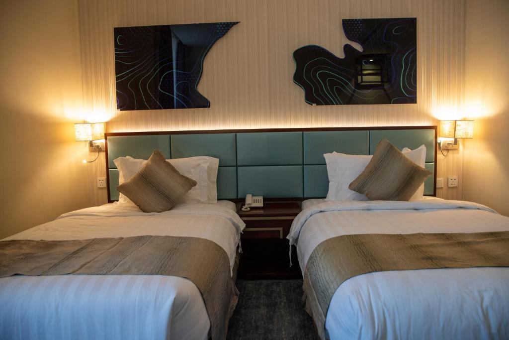 Postel nebo postele na pokoji v ubytování فندق جراند أوتيل للشقق المخدومة Grand Hotel Serviced Apartments