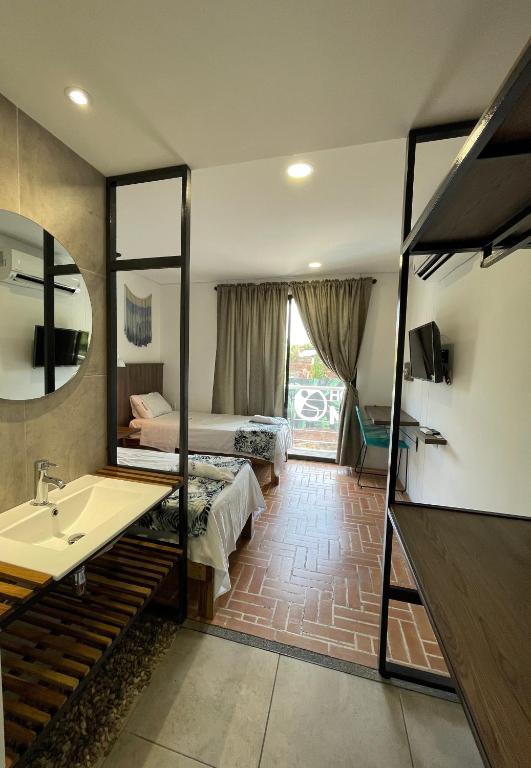 Postel nebo postele na pokoji v ubytování Hotel Macaw Cúcuta