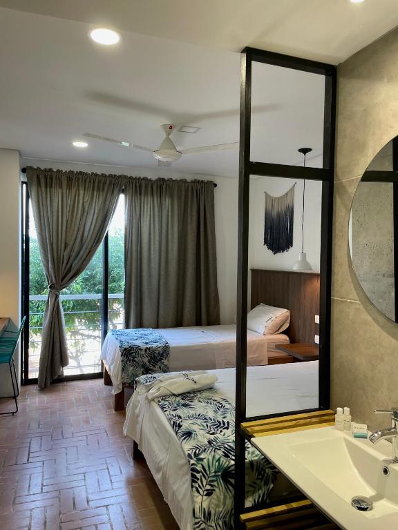 Postel nebo postele na pokoji v ubytování Hotel Macaw Cúcuta