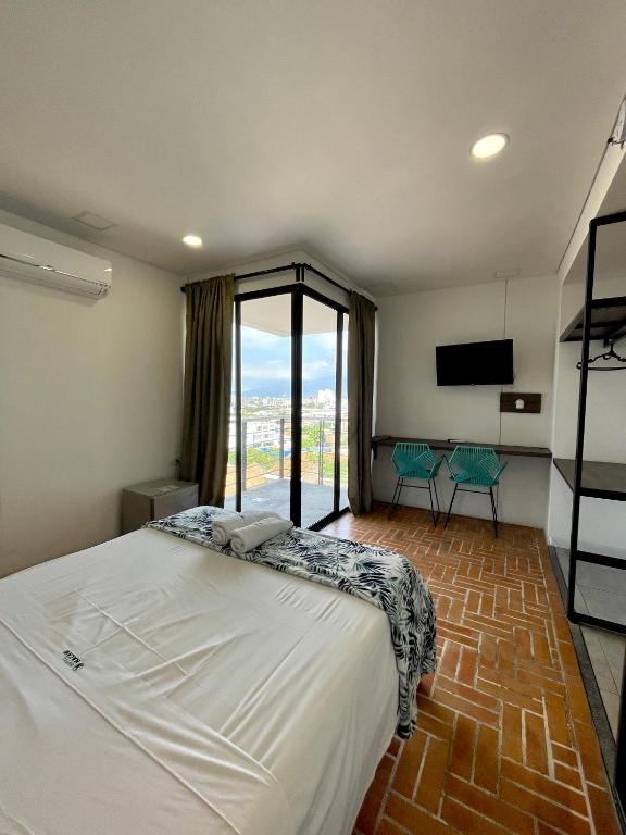 Postel nebo postele na pokoji v ubytování Hotel Macaw Cúcuta