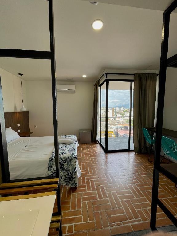 Postel nebo postele na pokoji v ubytování Hotel Macaw Cúcuta