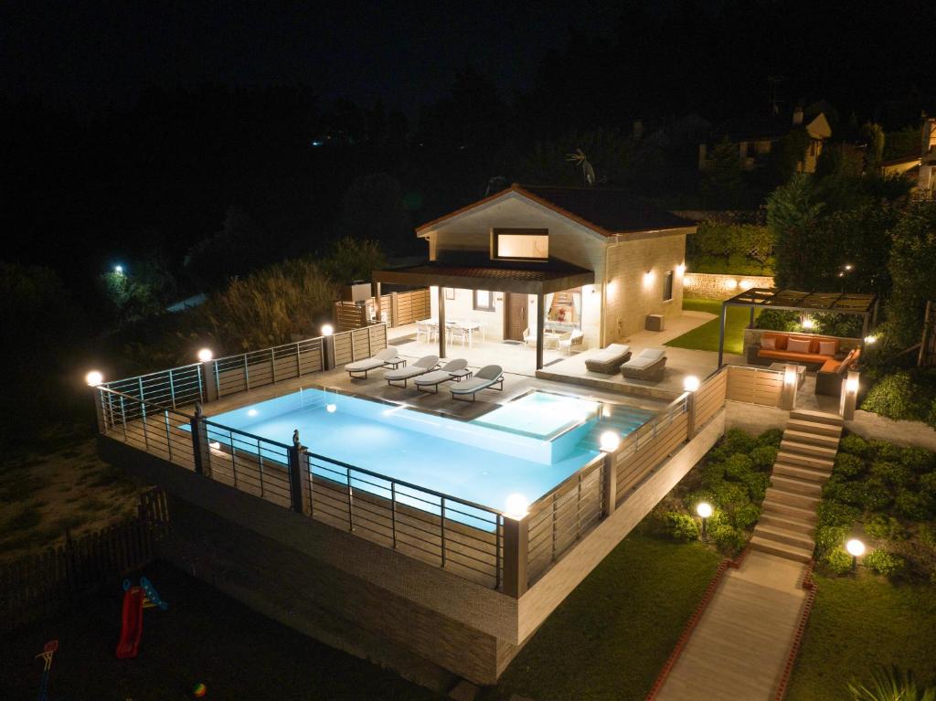 Bassein majutusasutuses Aracelia villas with private pool või selle lähedal