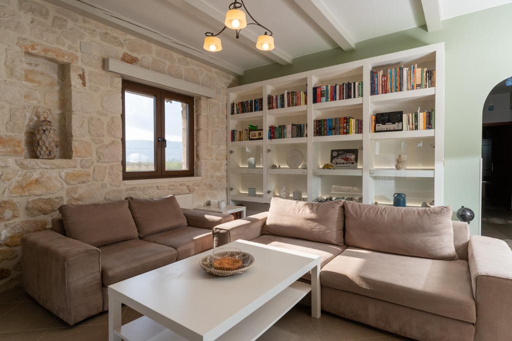 Posezení v ubytování Idothea Stone Villa