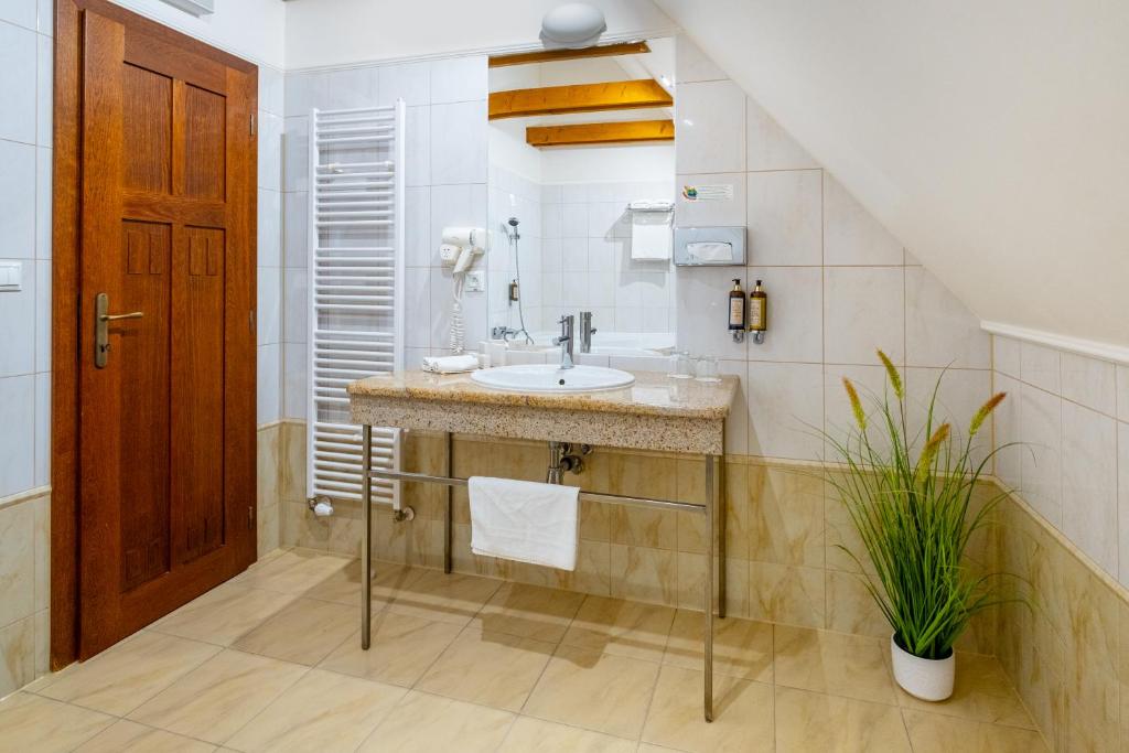 Fotografie z fotogalerie ubytování Hotel Golden Eagle v destinaci Levice