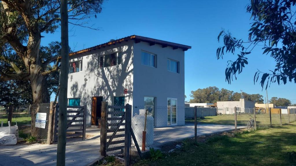 a small white building with a fence around it at Casa a estrenar en Santa Elena - Santa Clara, Costa Atlantica in Playa Dorada
