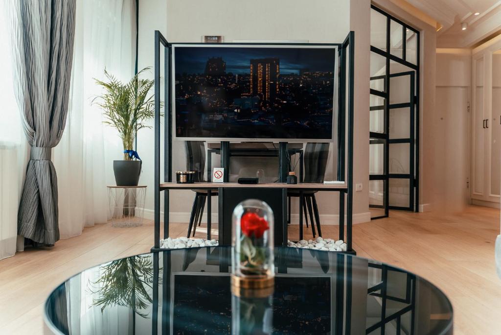 Biarritz Luxury Apartments的电视和/或娱乐中心