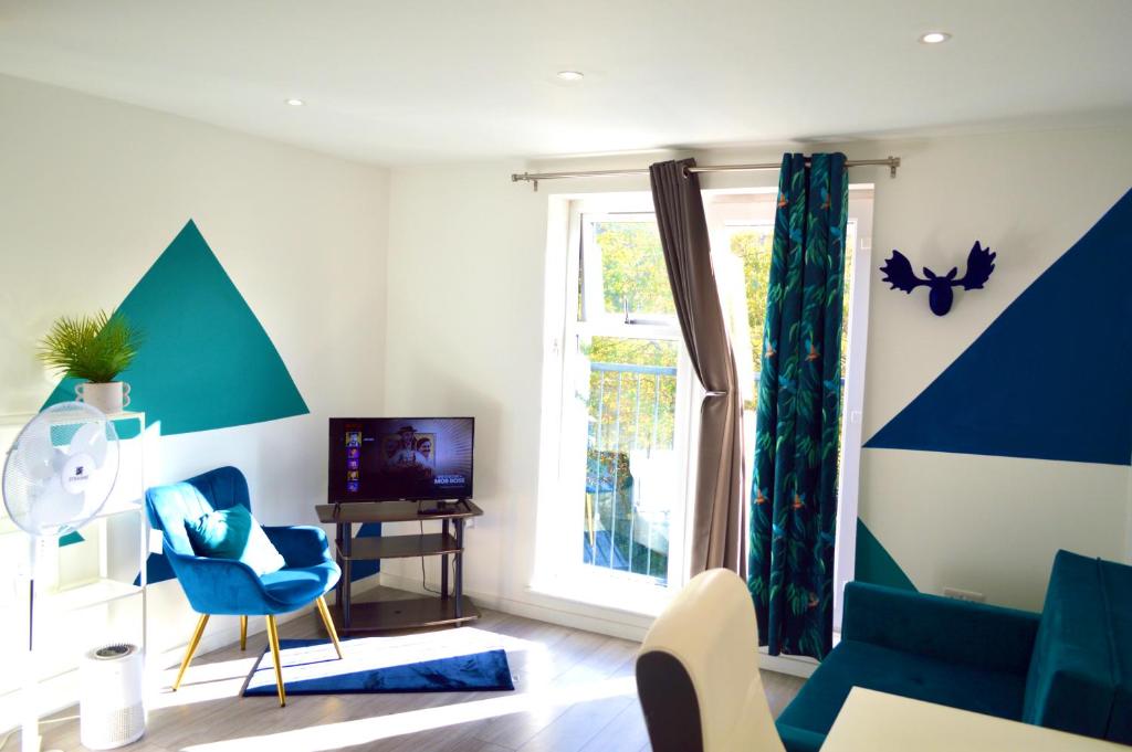 TV a/nebo společenská místnost v ubytování 1 bedroom Ocean village full amenities