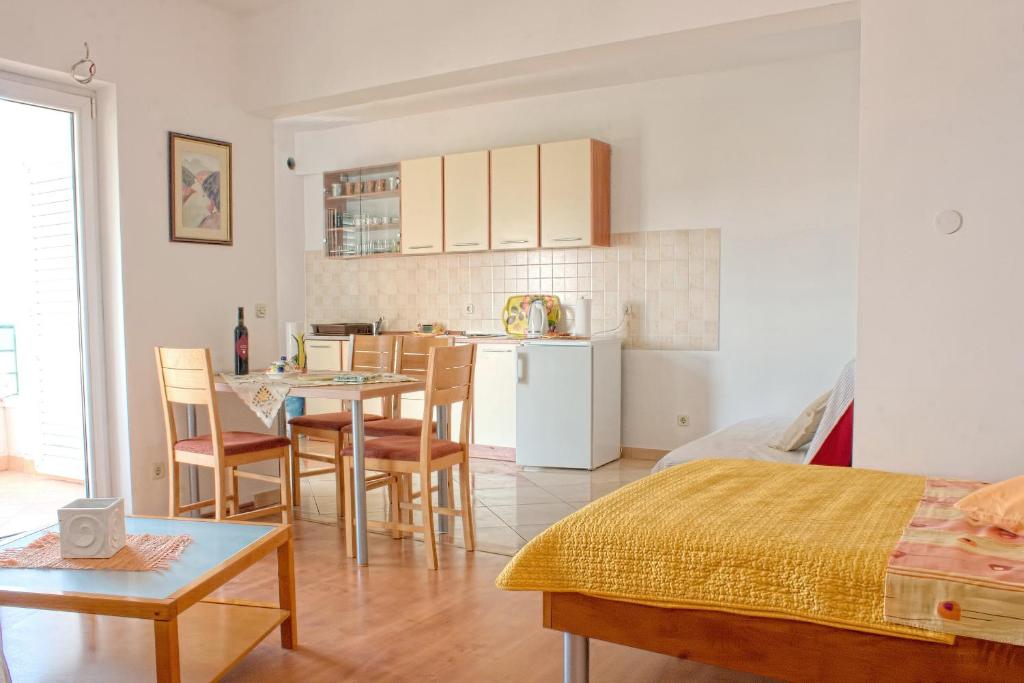 Kuchyň nebo kuchyňský kout v ubytování Apartments Dani