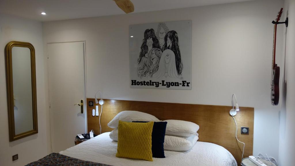 Una cama o camas en una habitaci&oacute;n de Hostelry Music Repetition