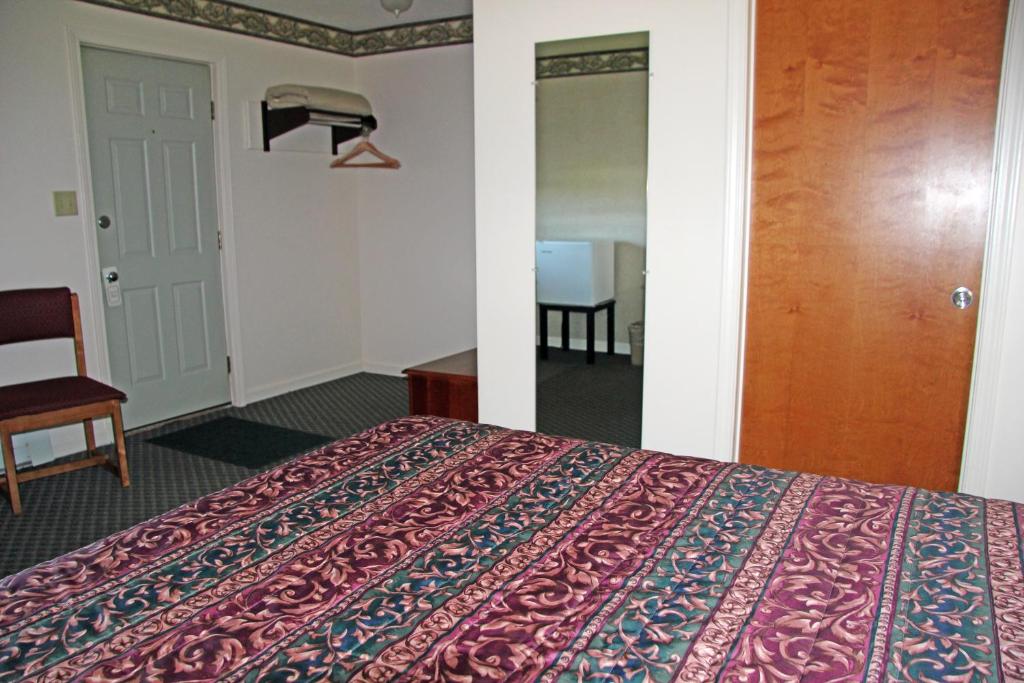 Postel nebo postele na pokoji v ubytování Potsdam Inn
