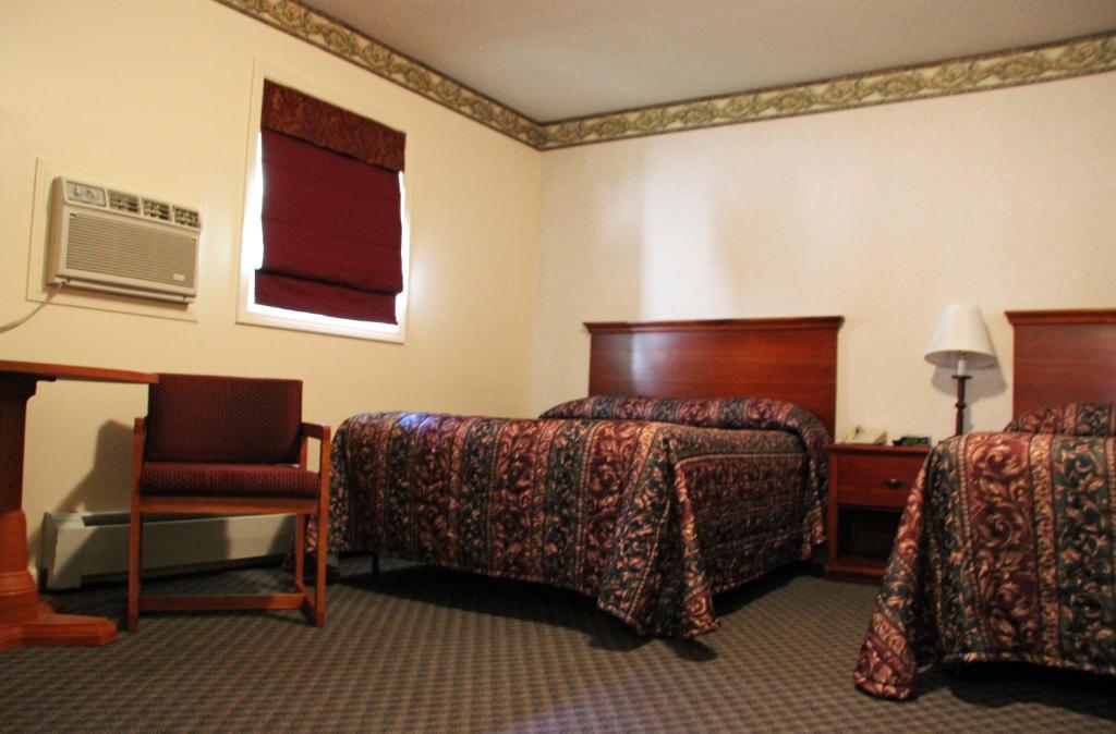 Postel nebo postele na pokoji v ubytování Potsdam Inn