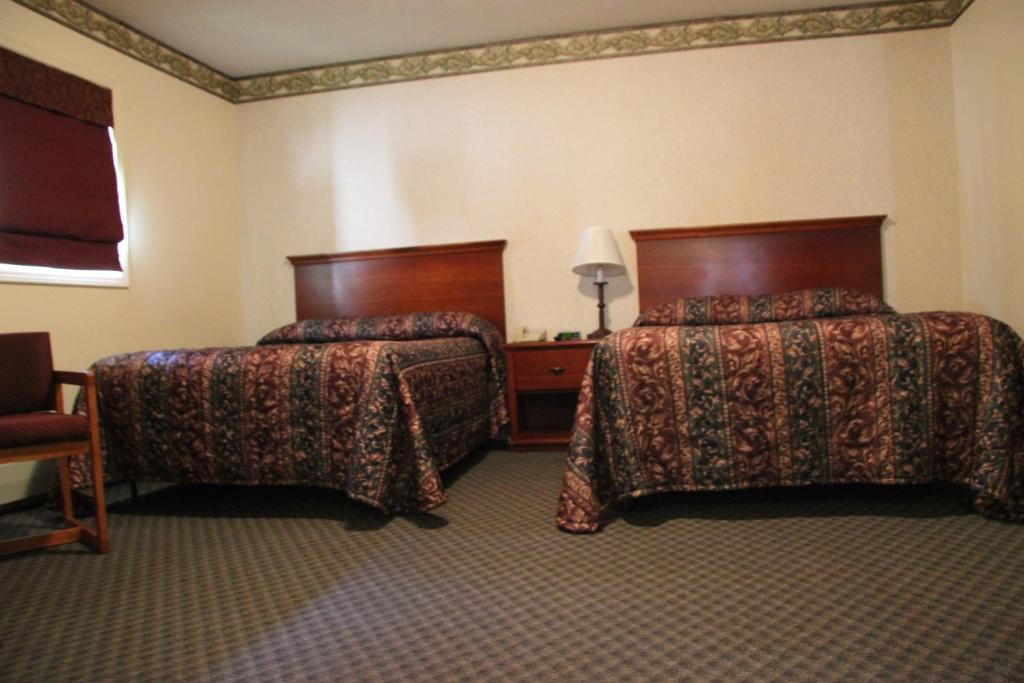 Postel nebo postele na pokoji v ubytování Potsdam Inn