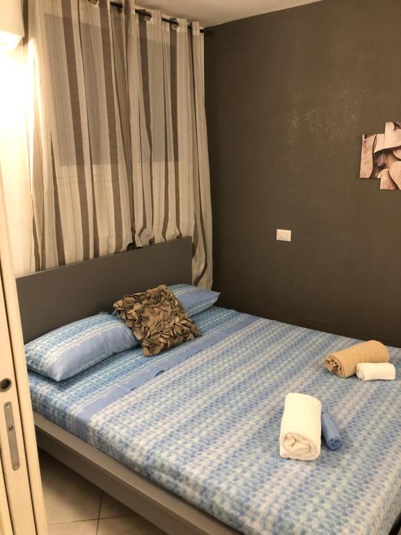 a bedroom with a bed with two towels on it at B&B Al Cavour in Acireale