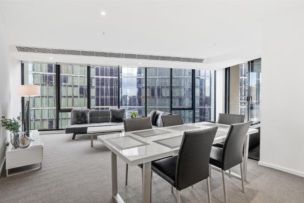 a living room with a table and chairs and a couch at Southbank Two Bedroom Apt - 2202 in Melbourne