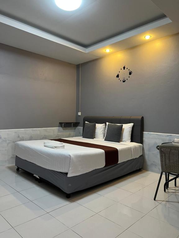 Postel nebo postele na pokoji v ubytování คลิ๊กรีสอร์ท (Click Resort)