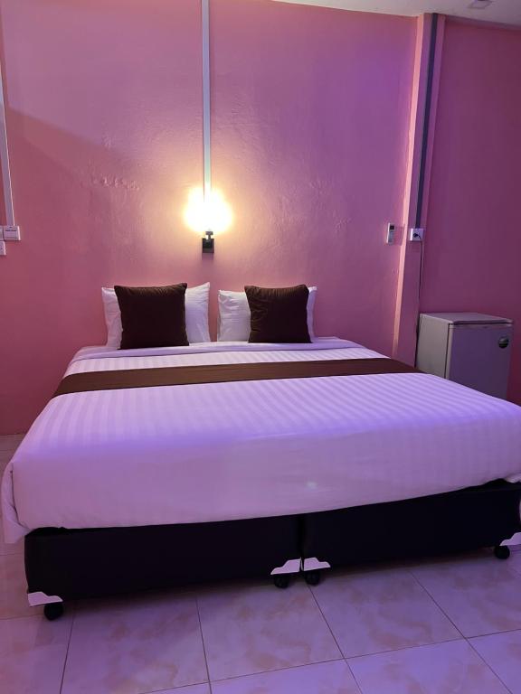Postel nebo postele na pokoji v ubytování คลิ๊กรีสอร์ท (Click Resort)