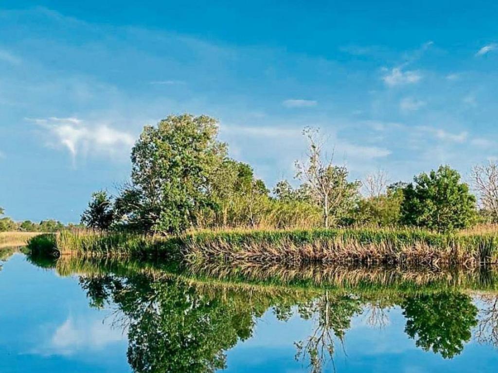 Casa acogedora con vistas al río, en el centro y con A.A. y wifi ES