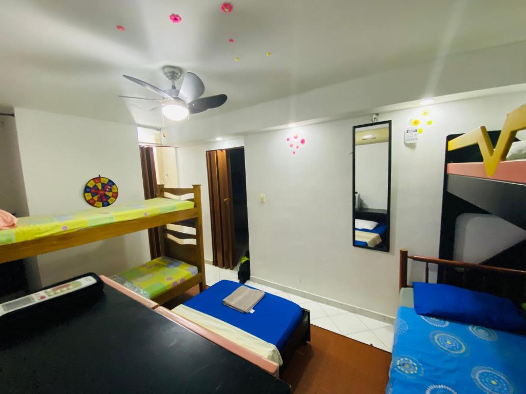 Voodi või voodid majutusasutuse Casa Feliz Hostal toas