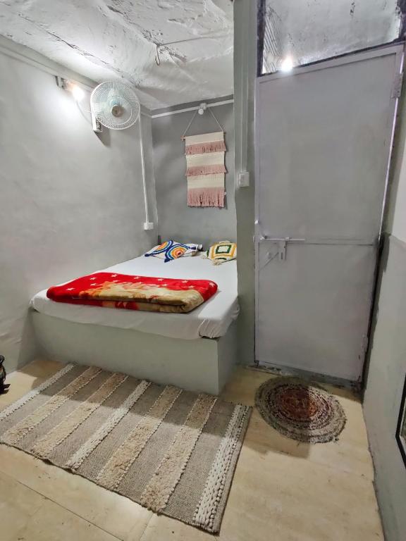 Varah Square Guest House - Small Double Room