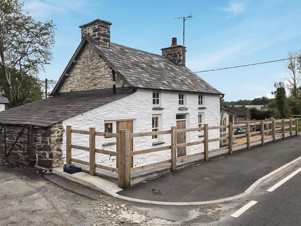 Ynys Goch Fach, Bronant (updated prices 2024)