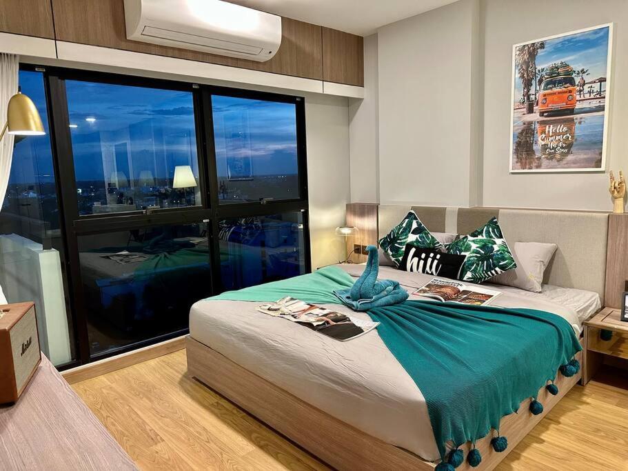 Postel nebo postele na pokoji v ubytování Astra sky river High floor,3 bedrooms 97㎡ 山景房带浴缸