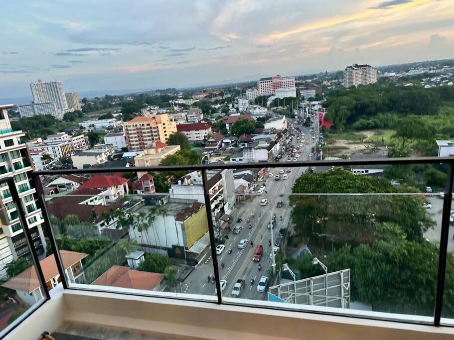 Nespecifikovaný výhled na destinaci Čiang Mai nebo výhled na město při pohledu z apartmánu