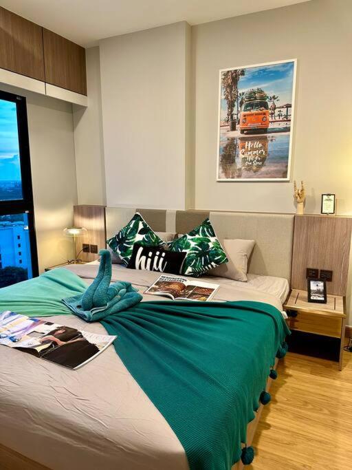 Postel nebo postele na pokoji v ubytování Astra sky river High floor,3 bedrooms 97㎡ 山景房带浴缸
