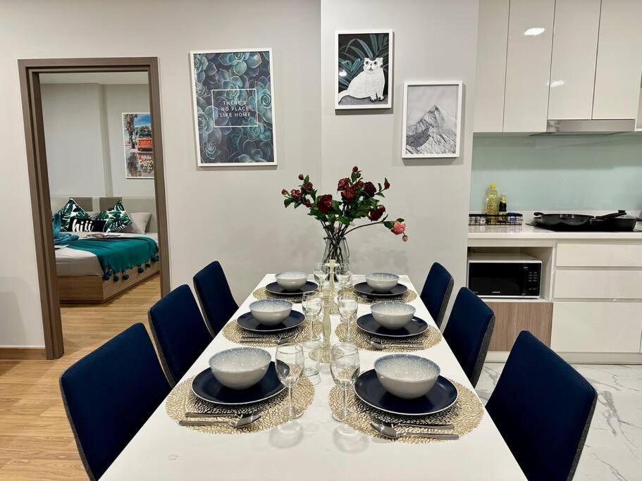 Kuchyň nebo kuchyňský kout v ubytování Astra sky river High floor,3 bedrooms 97㎡ 山景房带浴缸