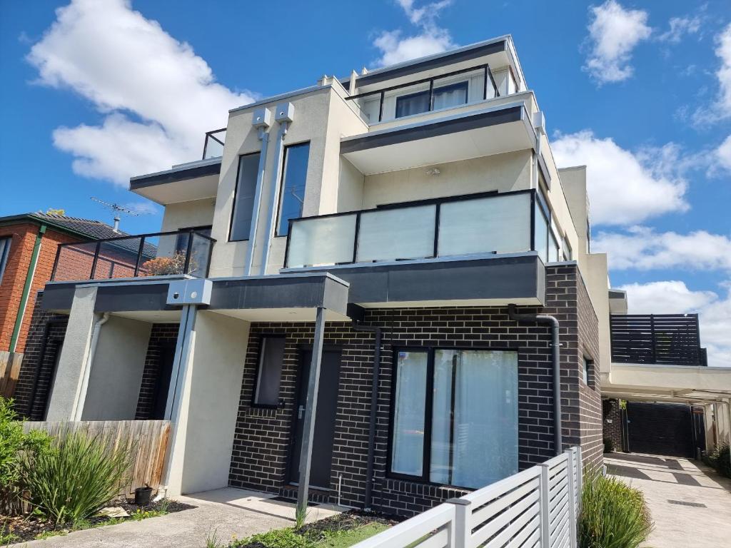 an image of a house at Rosie Townhouse in prime location close to CBD in Melbourne