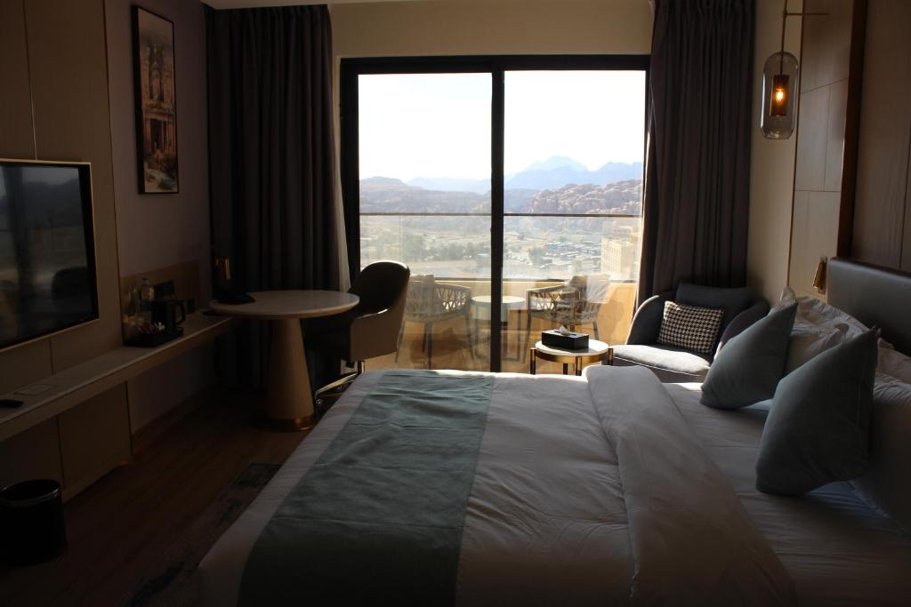 Nespecifikovaný výhled na hory nebo výhled na hory při pohledu z hotelu