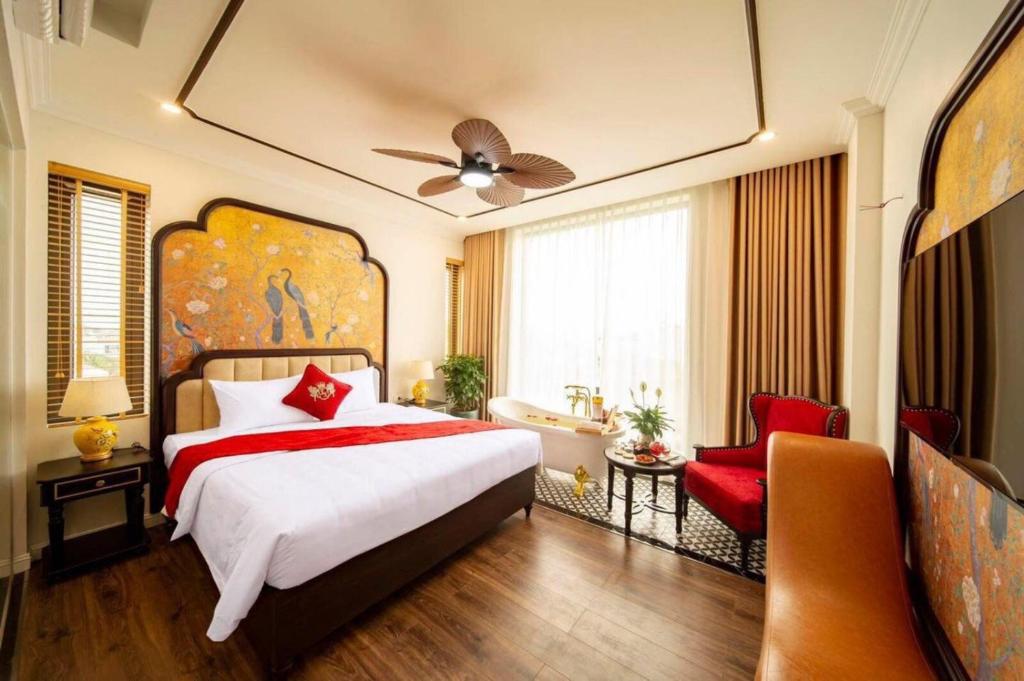 Postel nebo postele na pokoji v ubytování Lake Hotel Sóc Sơn