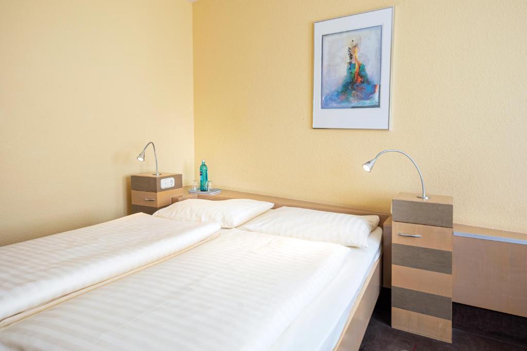 Postel nebo postele na pokoji v ubytování Roomingtons Lüneburger Heide