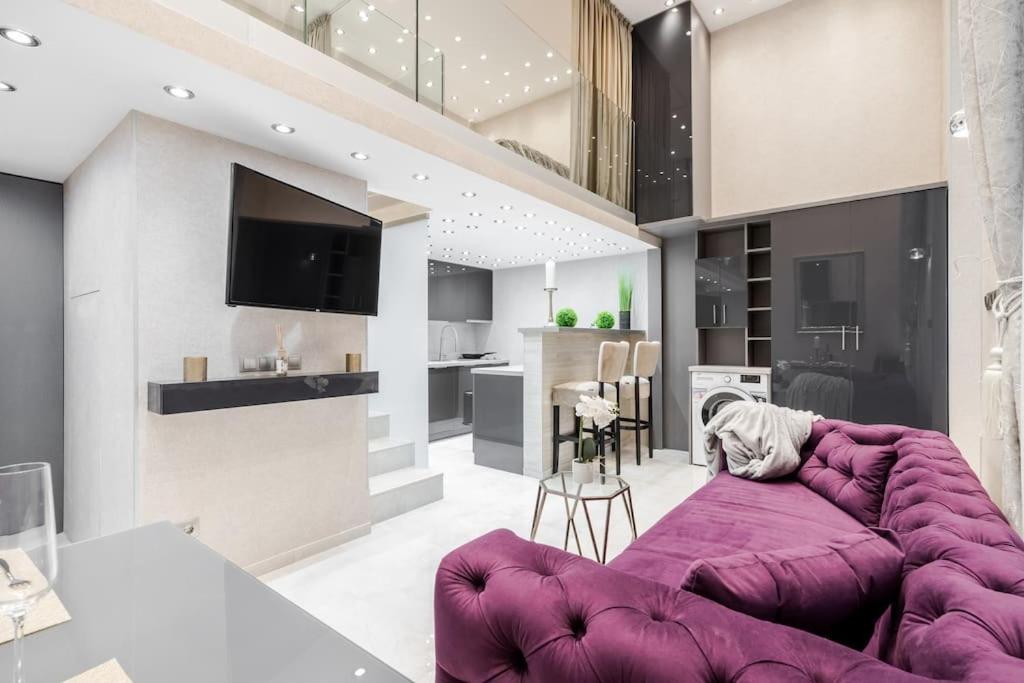 אזור ישיבה ב-Stylish two-bedroom suite in the center