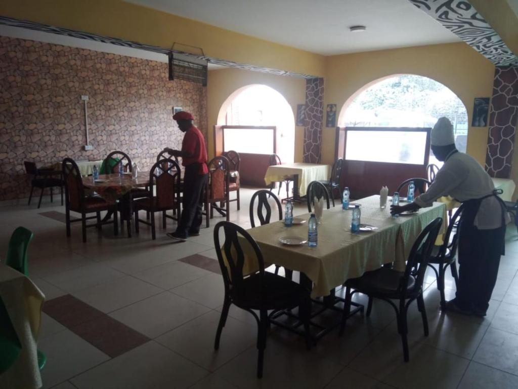 ห้องอาหารหรือที่รับประทานอาหารของ Nairobi Glory Palace Hotel Ltd