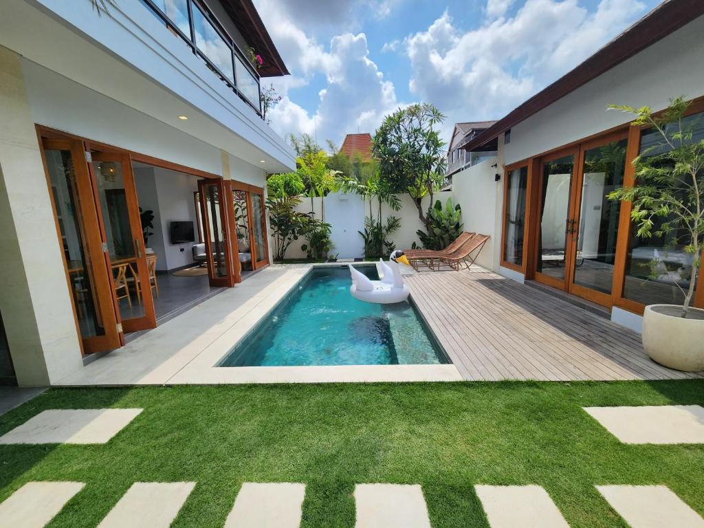 Бассейн в villa 2 kamar di canggu kawaii villa или поблизости