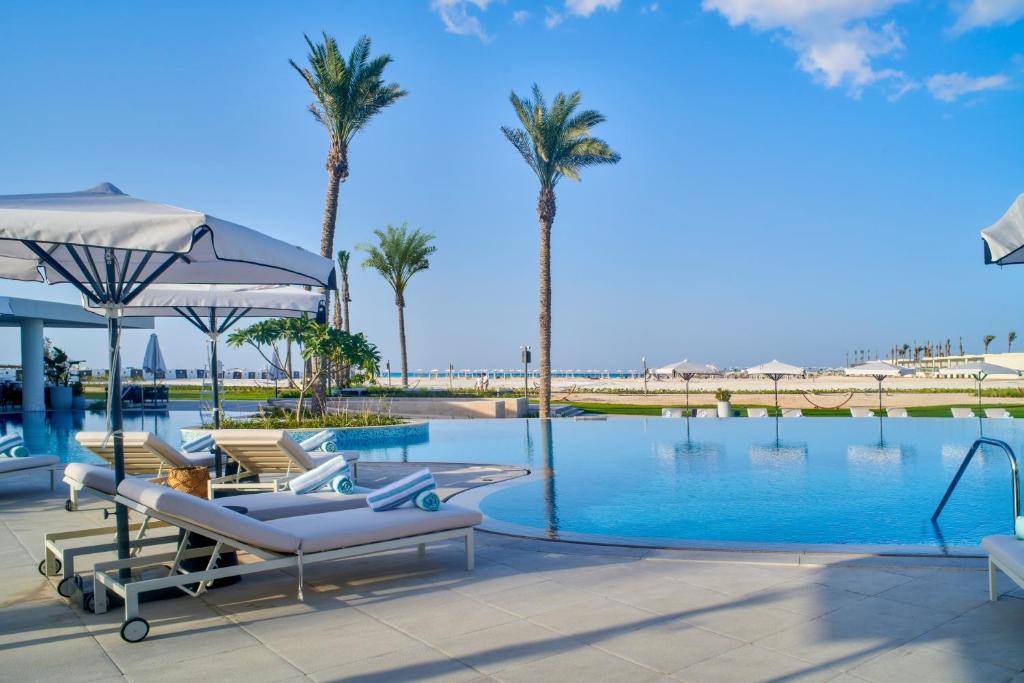 Bazén v ubytování Address Beach Resort Marassi nebo v jeho okolí