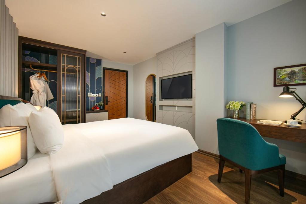 MAY DE VILLE Lakeside Hotel - 8