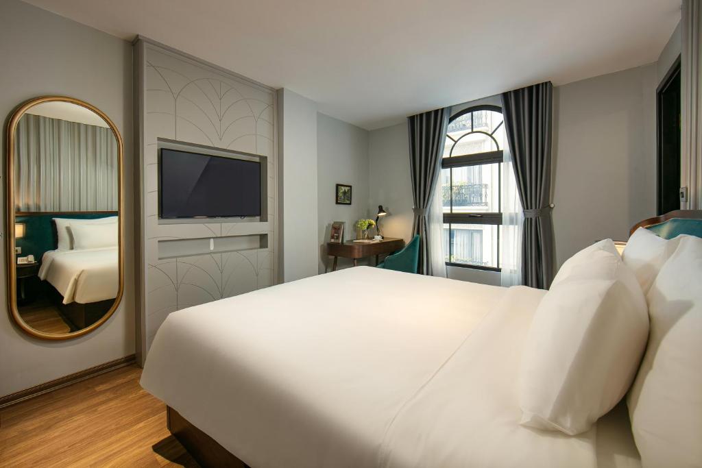 MAY DE VILLE Lakeside Hotel - 7