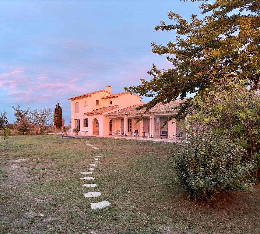 Zahrada ubytování Mas du Couvin, maison d'hôtes en Camargue