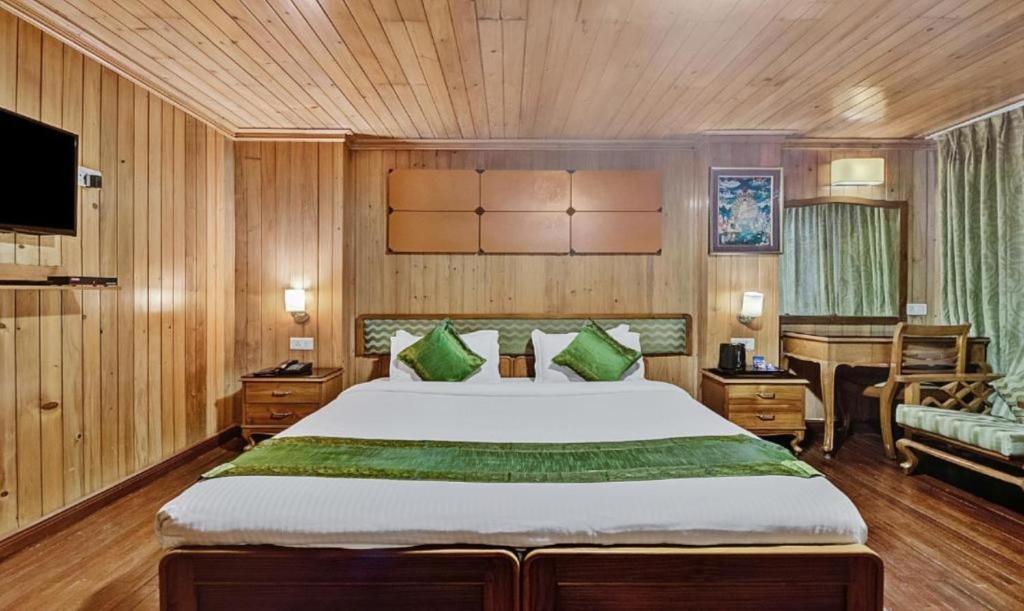 Dekeling Hotel, Darjeeling - Deluxe Room