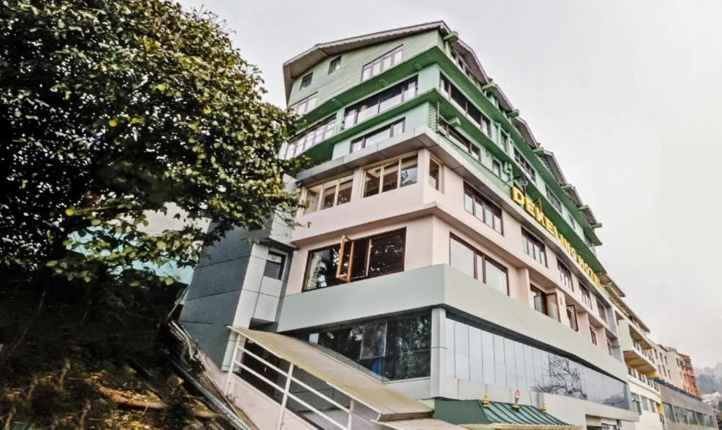 Dekeling Hotel, Darjeeling - Housity