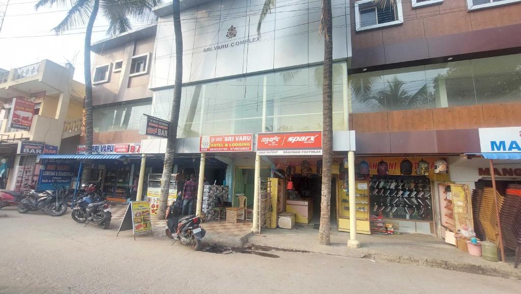 SPOT ON SRI VARU HOTEL & LODGING, Bangalore, India