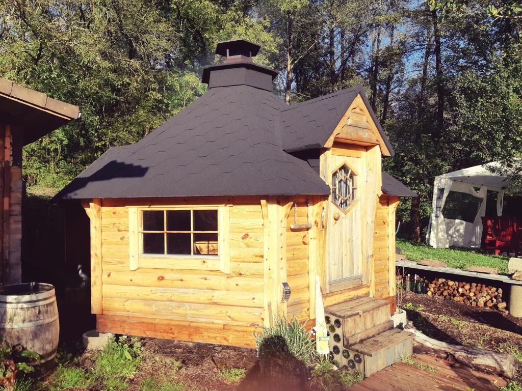 Cabane en bois d'intérieur, maisonnette pour enfants • LOOVE