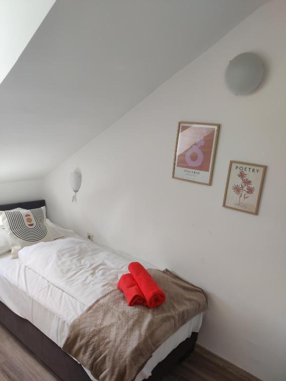 Posteľ alebo postele v izbe v ubytovaní Pension Nest - Family Apartman