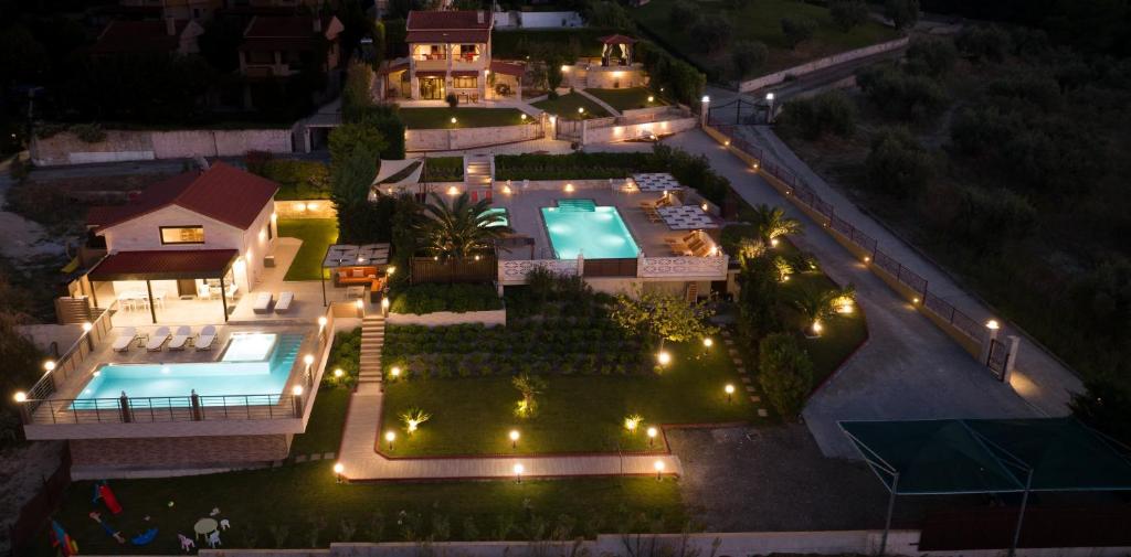 Bassein majutusasutuses Aracelia villas with private pool või selle lähedal