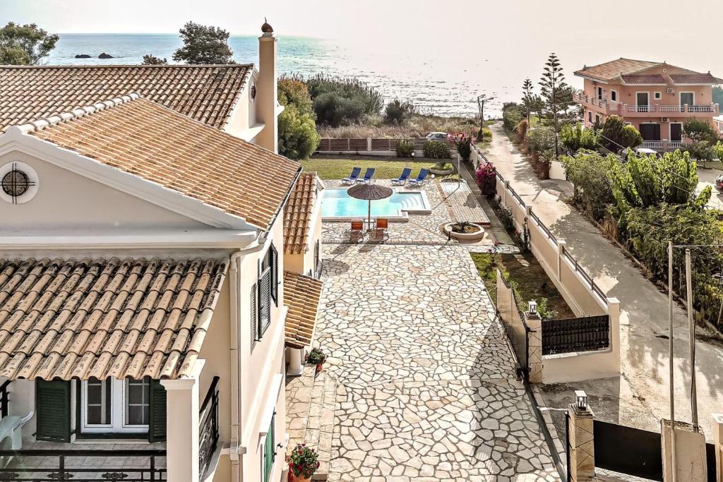 Bazén v ubytování Skidi Beach house nebo v jeho okolí