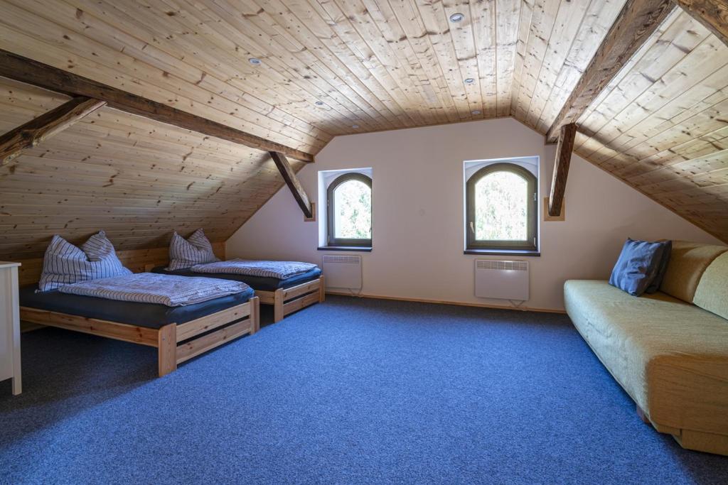 Postel nebo postele na pokoji v ubytování Žlutý dům - chalupa Krušné hory