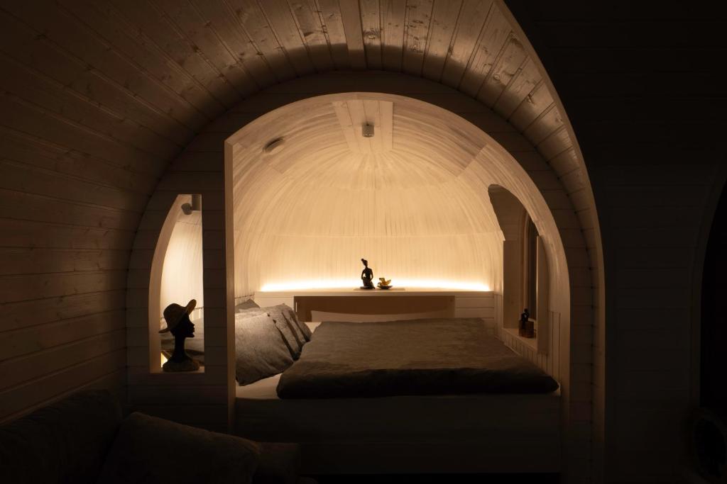 Postel nebo postele na pokoji v ubytování Glamping Skrytín