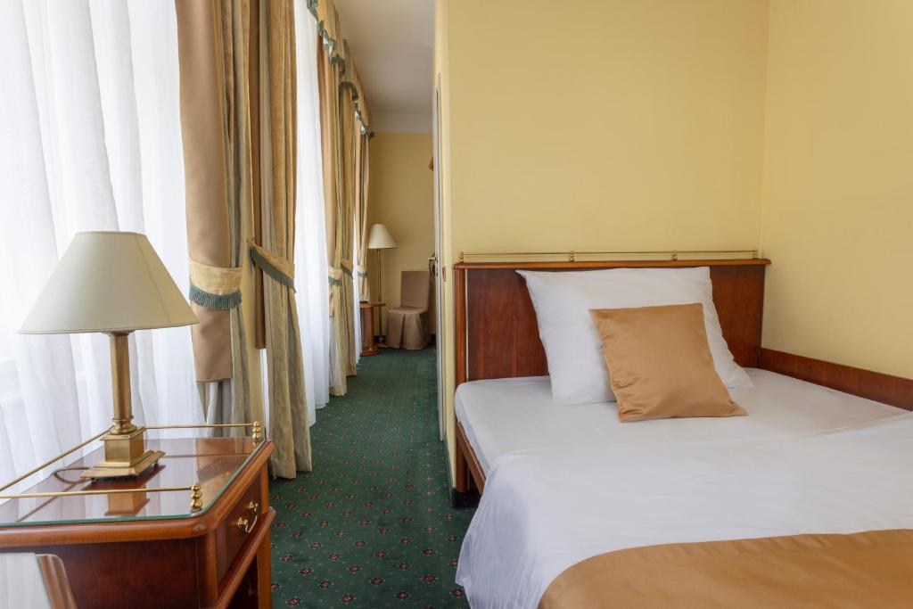 Postel nebo postele na pokoji v ubytování Hotel William
