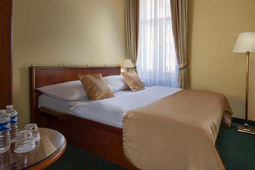 Postel nebo postele na pokoji v ubytování Hotel William